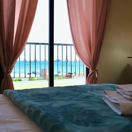 Seaview 2br Retreat By The Ocean Apartmán Larnaca