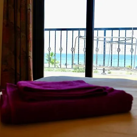 Seaview 2br Retreat By The Ocean * لارنكا