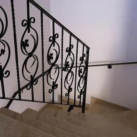 Seaview 2br Retreat By The Ocean لارنكا