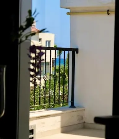 Seaview 2br Retreat By The Ocean لارنكا