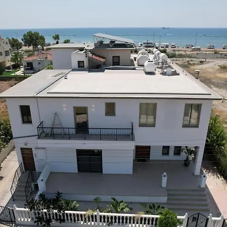 Apartment Seaview 2br Retreat By The Ocean Larnaca